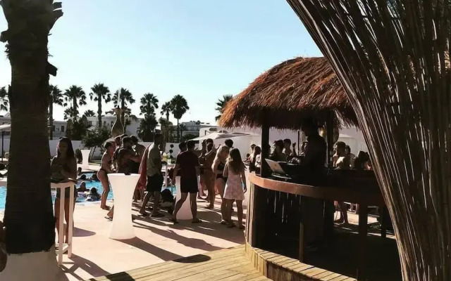 Black Amber Boutique Hotel