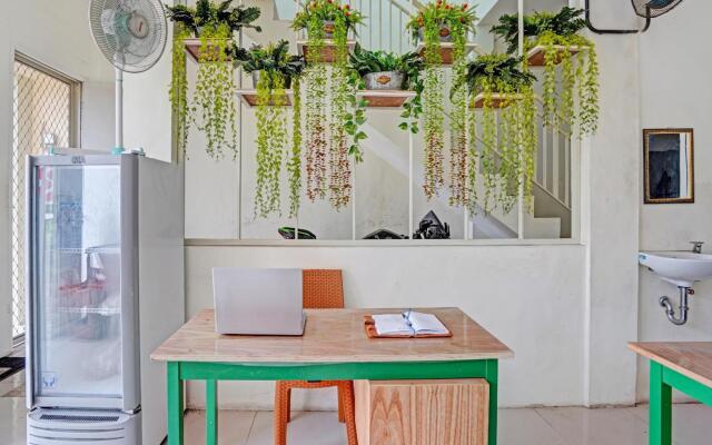 OYO 90794 Kostel Bunda Waru Syariah