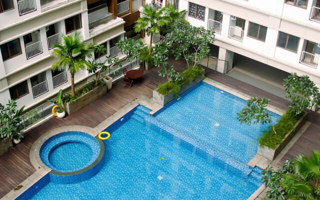 Comfy Studio Apartment at LRT City Jatibening