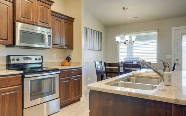 Hurricane Getaway w/ Private Pool, Mtn Views!