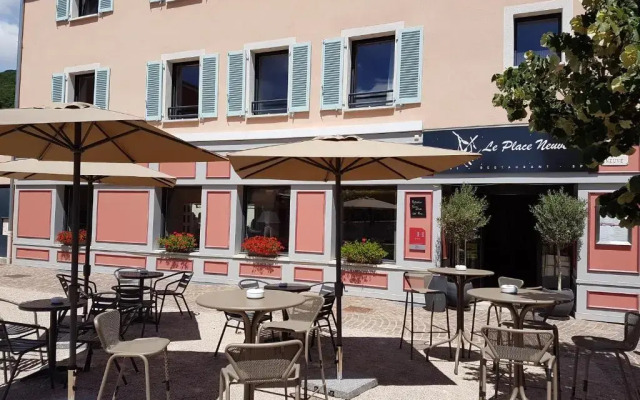 Le Place Neuve