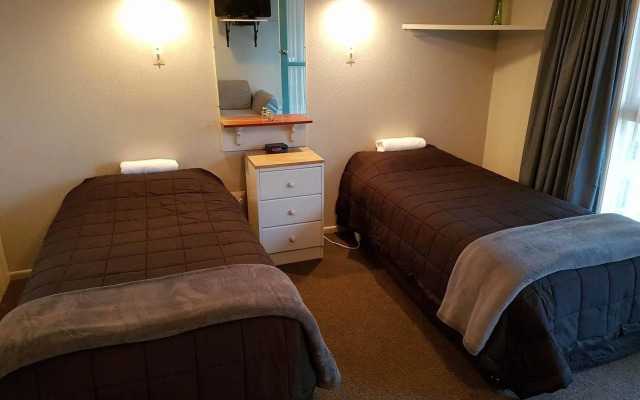 Camberley Court Motel