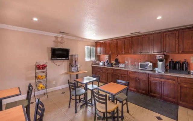 Edgewater Inn Reedley