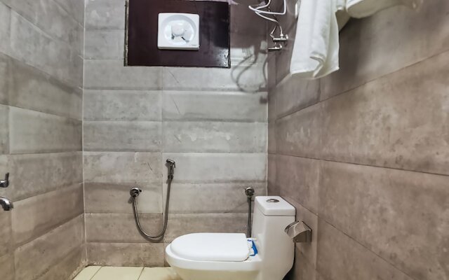 Oyo Flagship 30196 Noida Sector 5