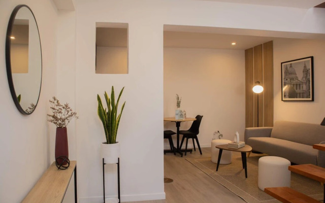 w Impressive 1BR w Terrace in Miraflores