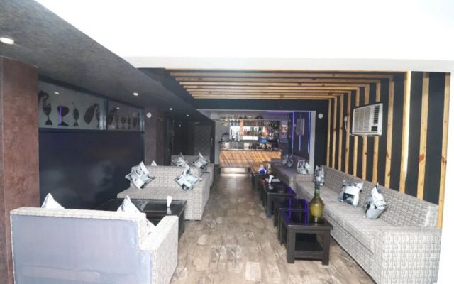 Hotel Royal Palace By OYO Rooms