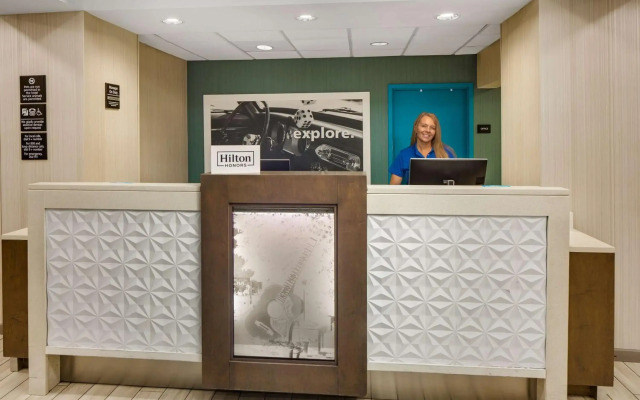 Hampton Inn & Suites Nashville-Airport
