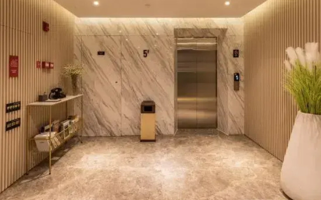 Atour Hotel (Guangzhou Huadou Plaza Metro Station)