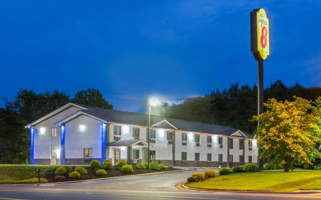 Super 8 By Wyndham Farmville