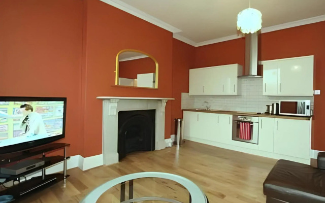 Central Hotel Cheltenham by Roomsbooked