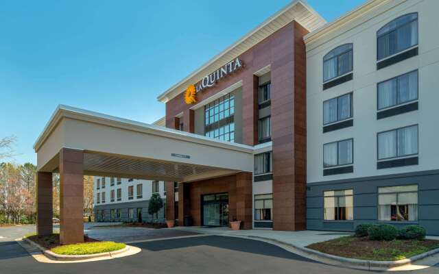 La Quinta Inn & Suites by Wyndham Raleigh Downtown North