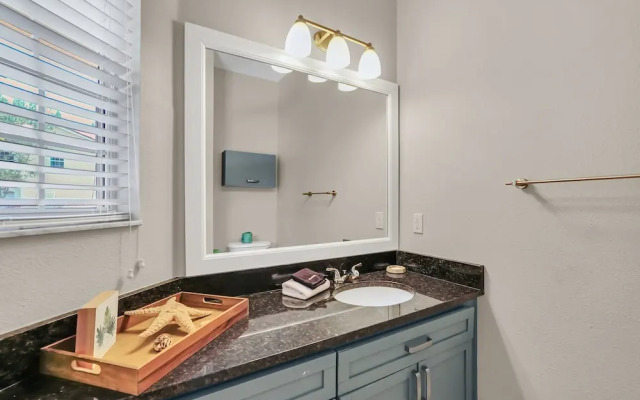 Family Oasis, Cozy Retreat With Bunk Room