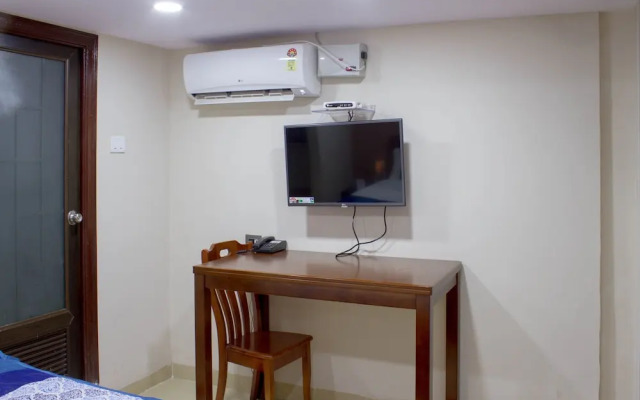 Collection O 5072 Padmini Hotel