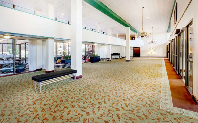 Clarion Hotel & Conference Center Lansing West