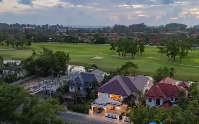 Villa Viola 7 Bedroom, Fully Staffed, on the Golf Course