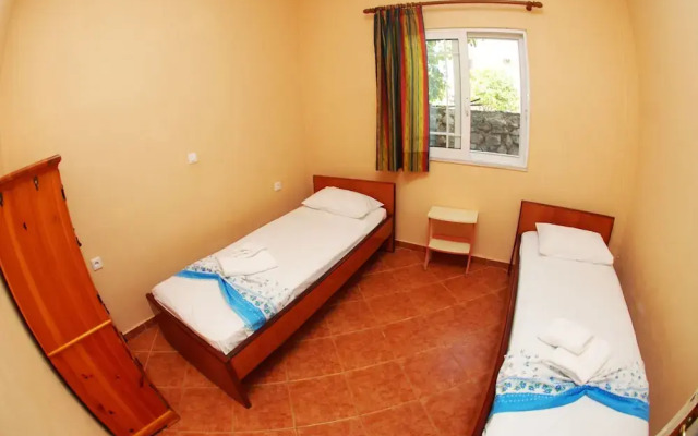 Tiku's Apartments