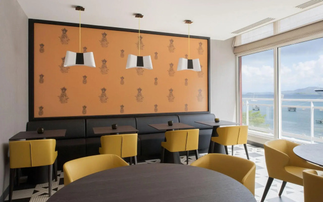 Simon Hotel