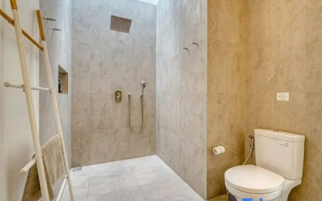 Yuka V1 – Modern Tropical 2BR W/ Pool in Seminyak - A Luxury Private Villa By Balinest Villas — 4-star hotel in Kuta