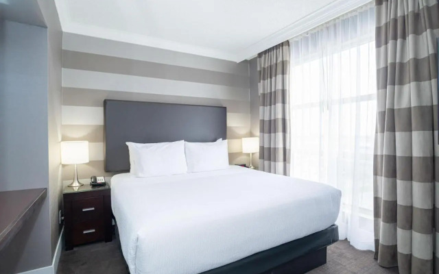 Stage West All-Suite Hotel & Theatre Restaurant