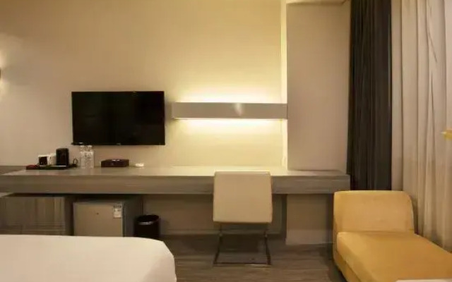 Manting light Hotels Qingdao Chengyang District Government