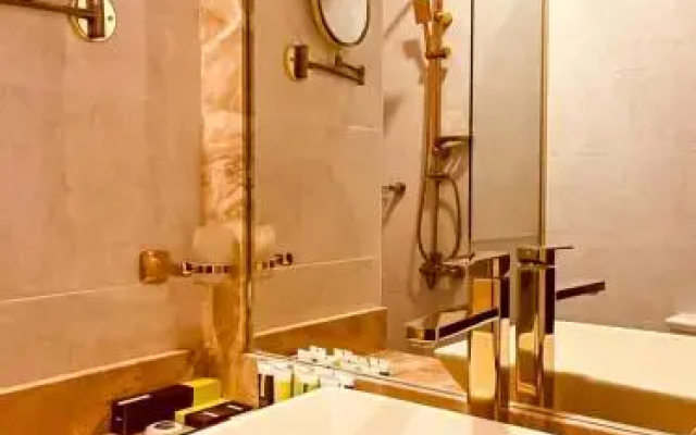 Holiday Al Khaleej Hotel