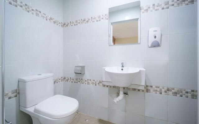 OYO 89831 Sri Sena Hotel