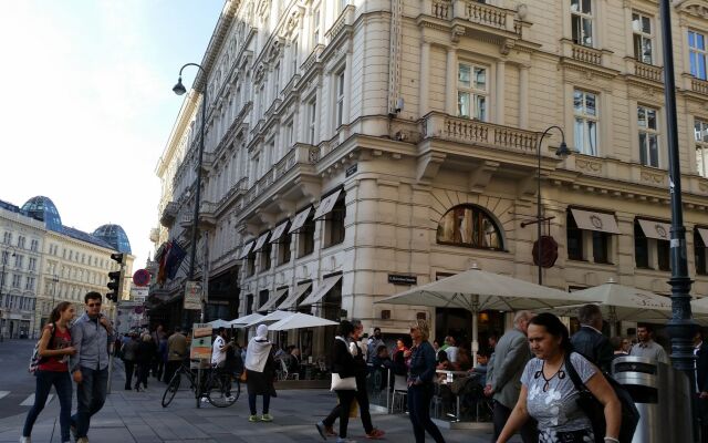 Goldfisch Apartment Vienna Opera House