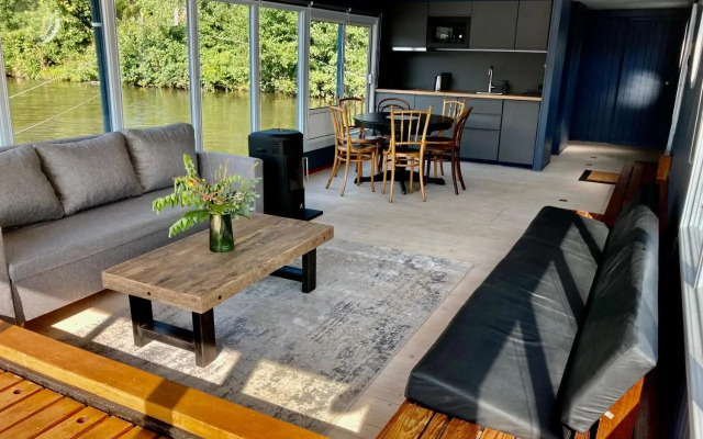 Houseboat - best place in Prague