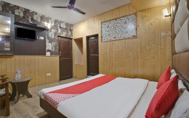 OYO 18872 Hotel Azad