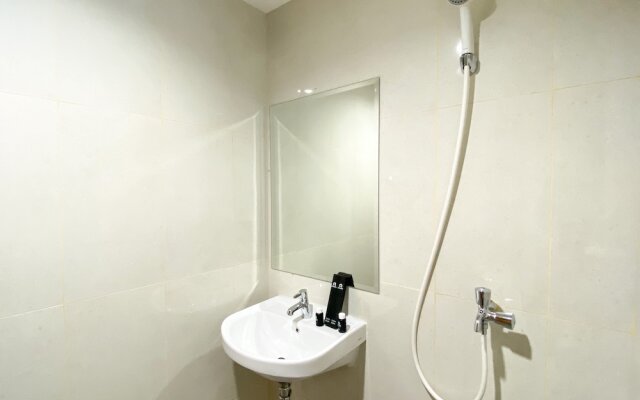 Modern Look Studio Room at LRT City Jatibening Apartment