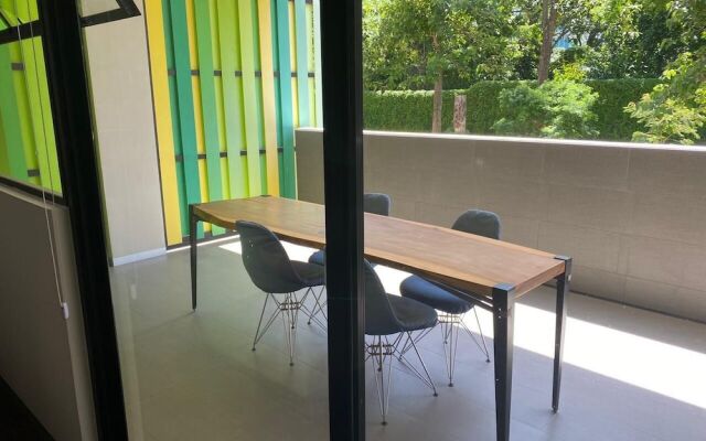 BEE Suites Santa Ana