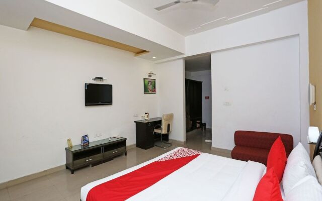 OYO 13564 Near Prem Mandir