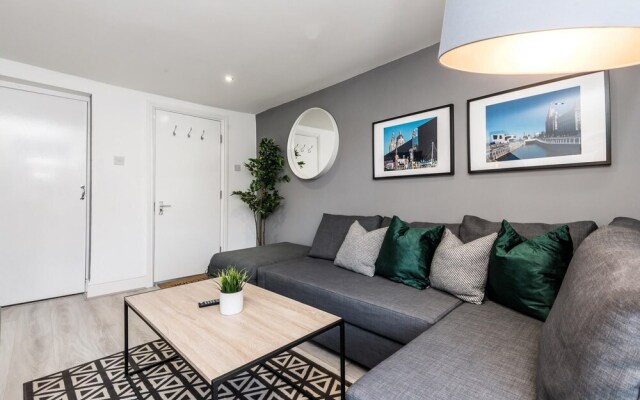 Super Central 1-bed Modern and Cosy Apt - Sleeps 4