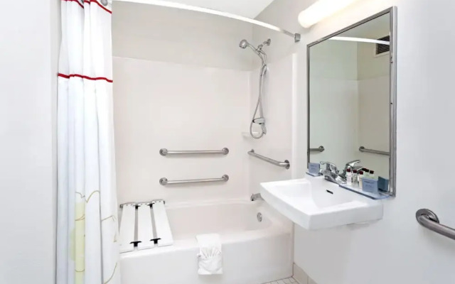 Hawthorn Suites by Wyndham Chicago Schaumburg