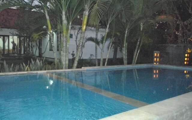 Lovina Villa Cinta