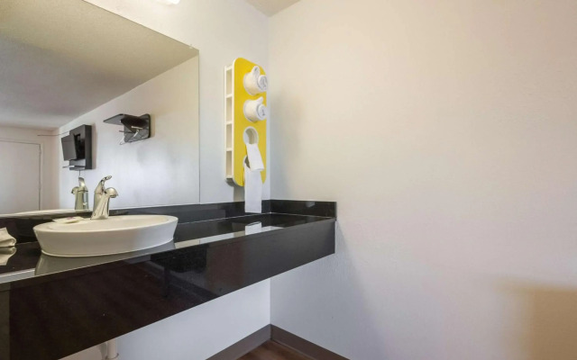 Motel 6 Indianapolis, IN – South