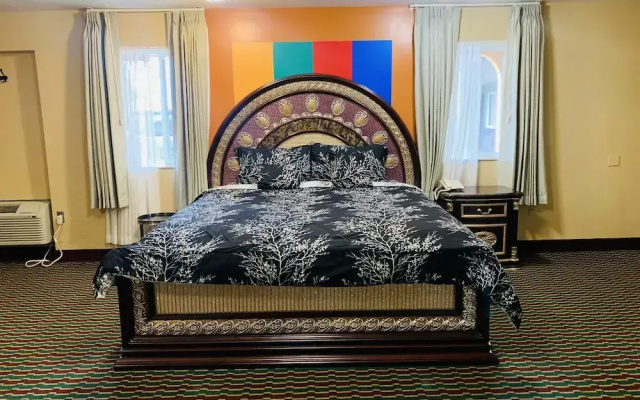 Motor City Inn & Suites