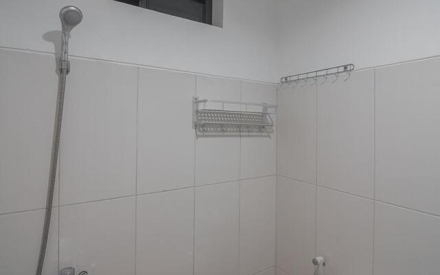 RedDoorz near Living Plaza Balikpapan