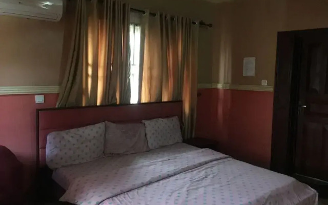 Lancaster Hotel & Suites