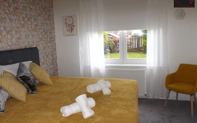 Two Bedroom Apartment by Klass Living Serviced Accommodation Motherwell - Anderson Apartment With WiFi &Parking