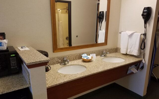 Best Western Oak Meadows Inn