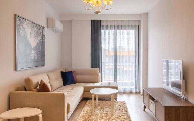 Spacious and Furnished Flat With Balcony in Izmir