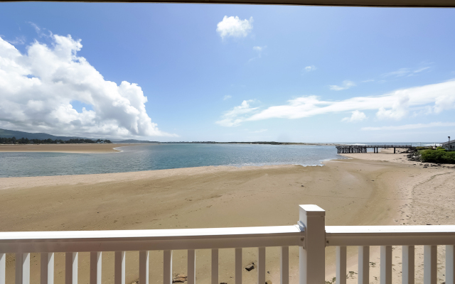 Siletz Bay Beachfront Hotel by OYO Lincoln City