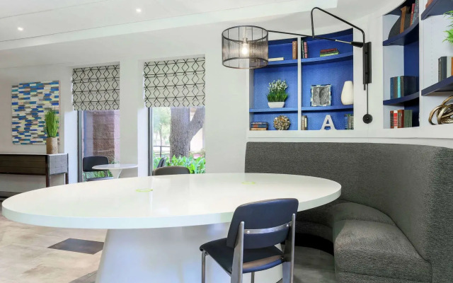 DoubleTree by Hilton Austin - University Area