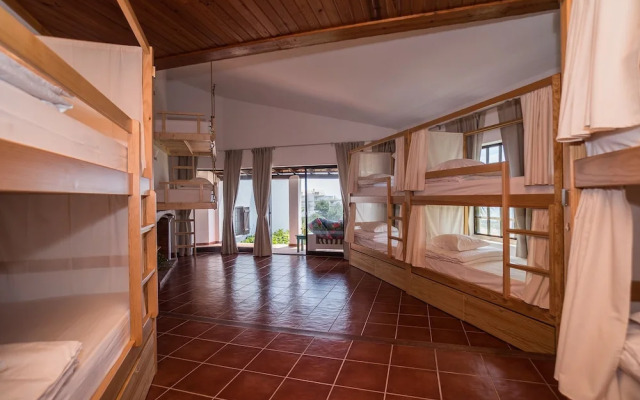 Ericeira Villa Surf Camp Hostel