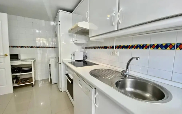 House Pauline 3 bed Poolside Private Garden M-5