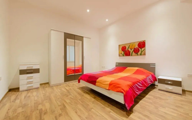 Charming Seafront Apartment, Perfect for Families