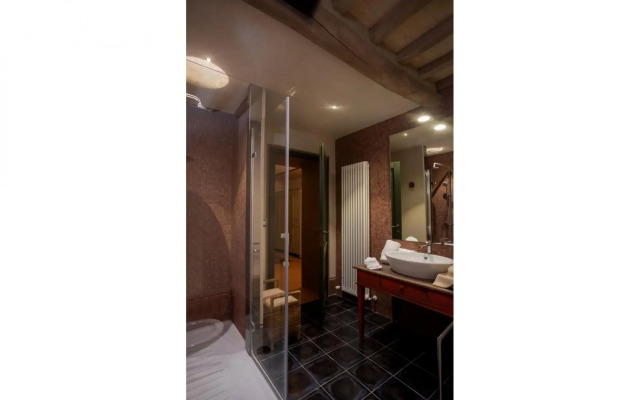 Sleeps: 12 (6 bedrooms, 6 bathrooms) 450 m2. Private garden and the pool (5x12 mts – 1,30mts depth),-VILLA LEOPOLDINA