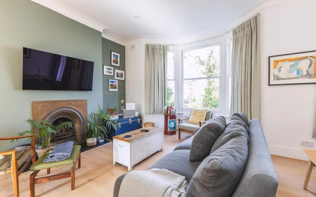 Leafy & Stylish Brixton Retreat