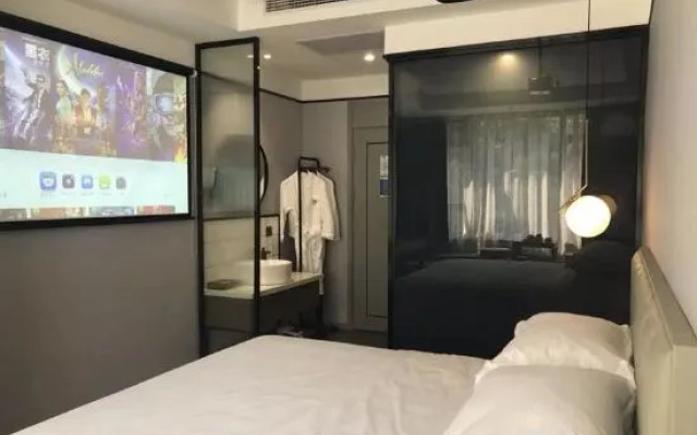 Crossing E-sports Hotel (Wenzhou Fortune Center Wendi Road)